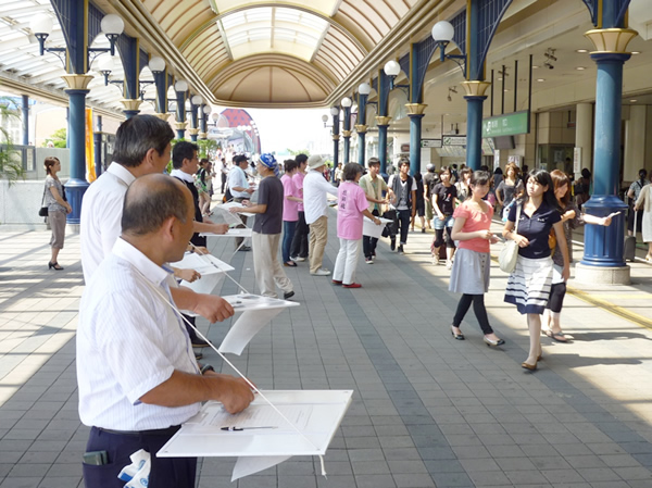 舞浜駅署名活動写真（9月4・5日）